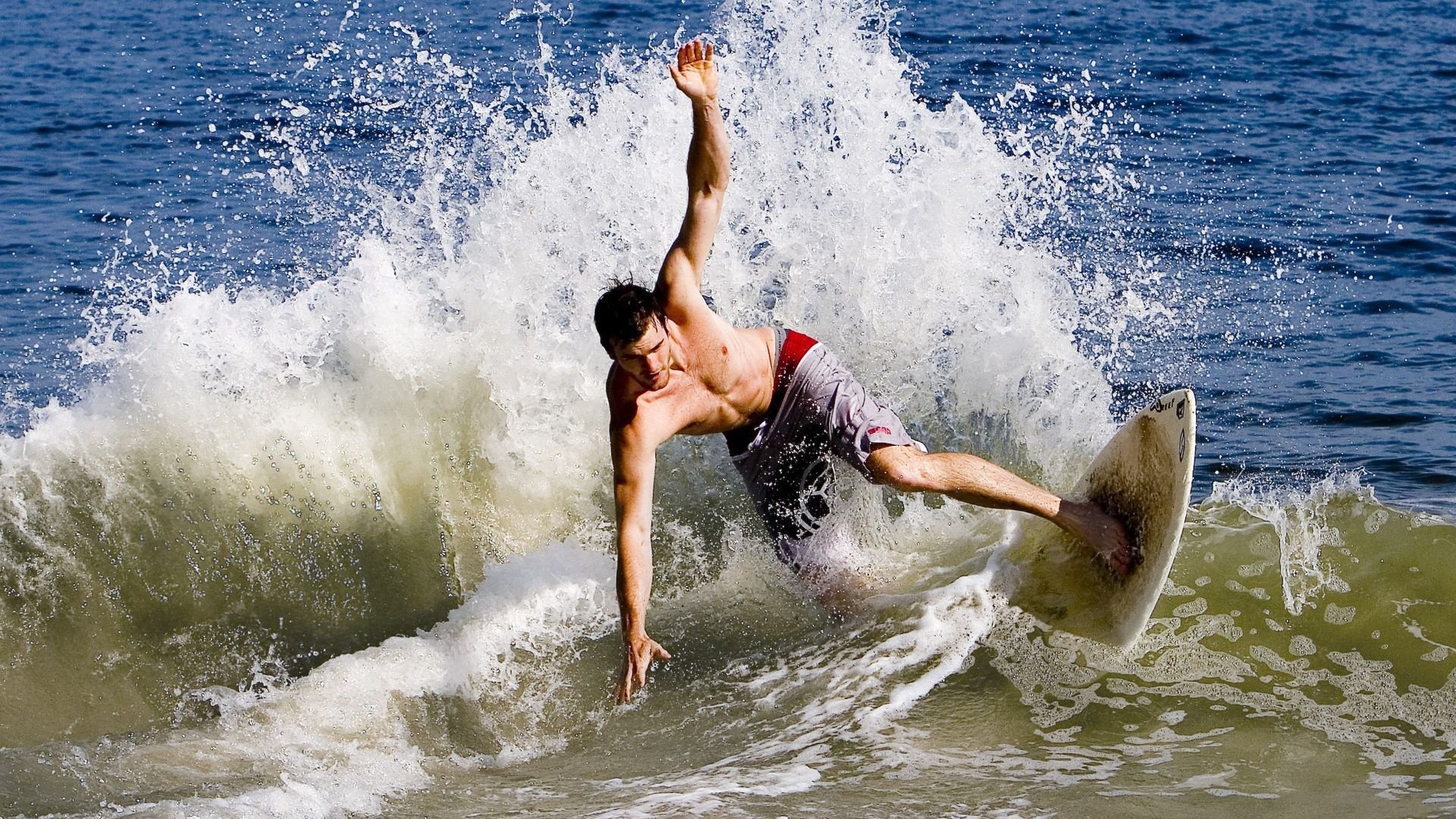 跨界之夜,当NBA季后赛的聚光灯下,响起姆巴佩的进球回响